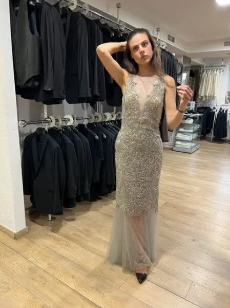 Une robe de nuit Une robe de soirée